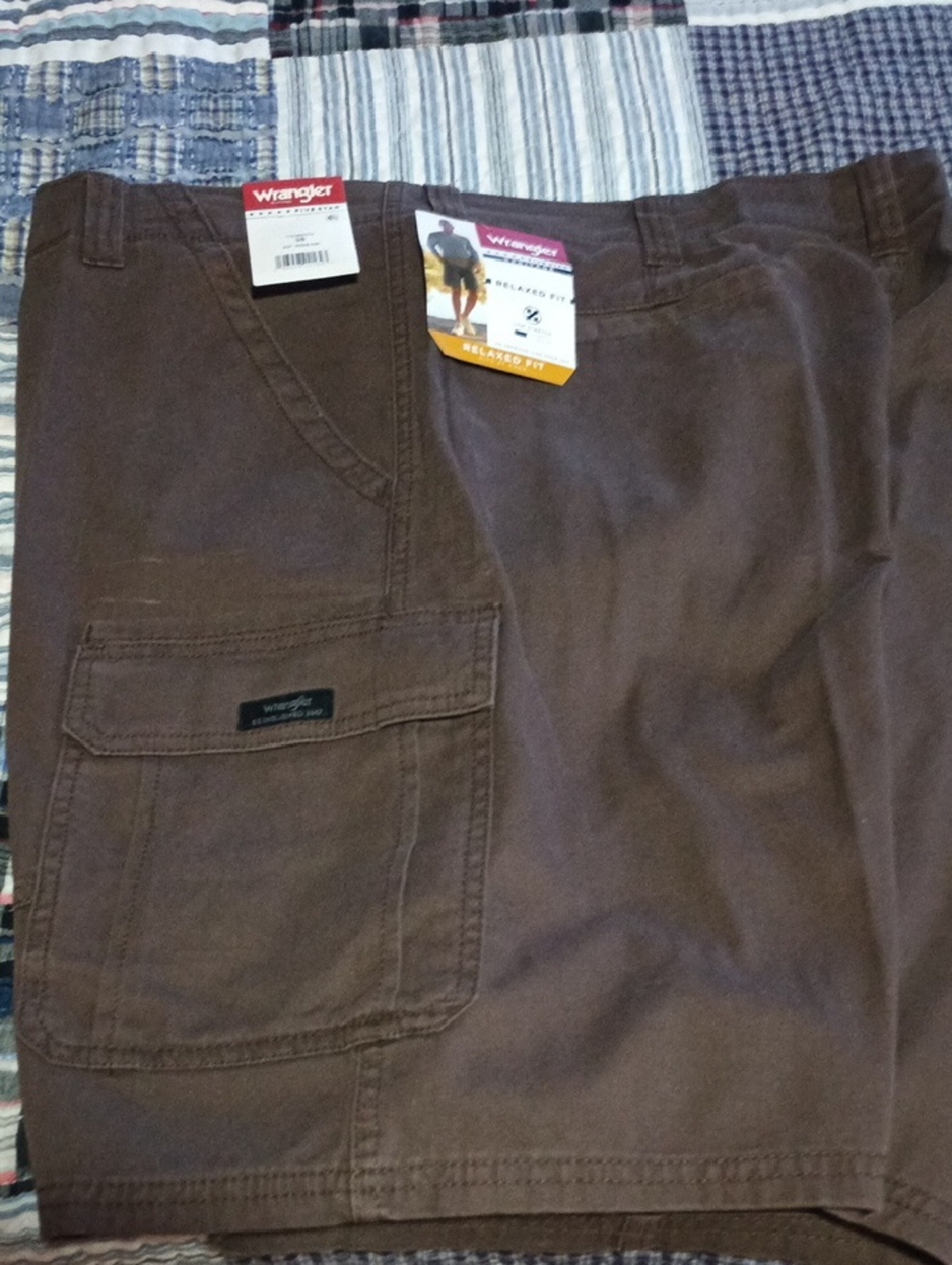 Wrangler Men's Relaxed Fit Dark Brown Cargo Shorts